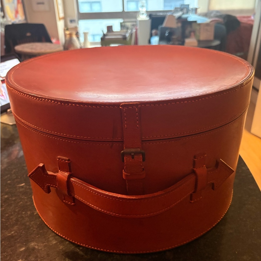 COGNAC LEATHER ROUNDED STORAGE CONTAINER